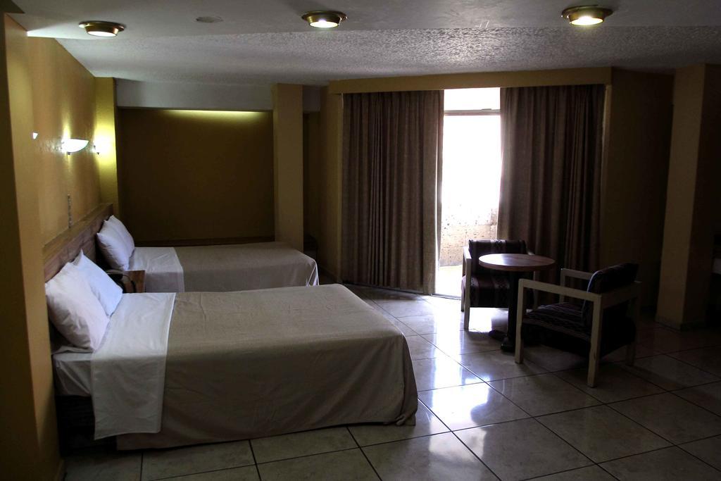Hotel Universo Guadalajara Kamer foto